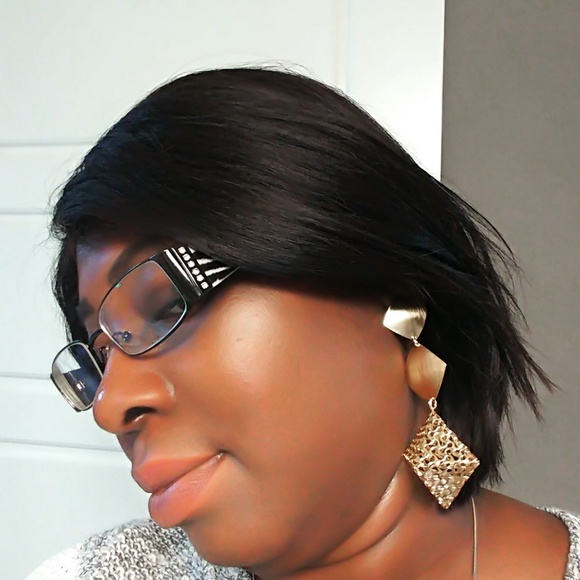 Dropping Earrings - Picture 2 of 4